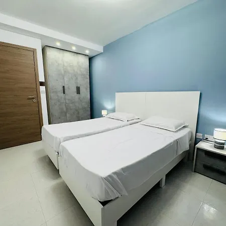 Bright And Airy Penthouse Appartement Gzira