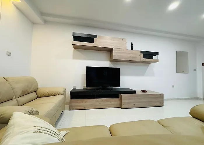 Apartment Bright And Airy Penthouse