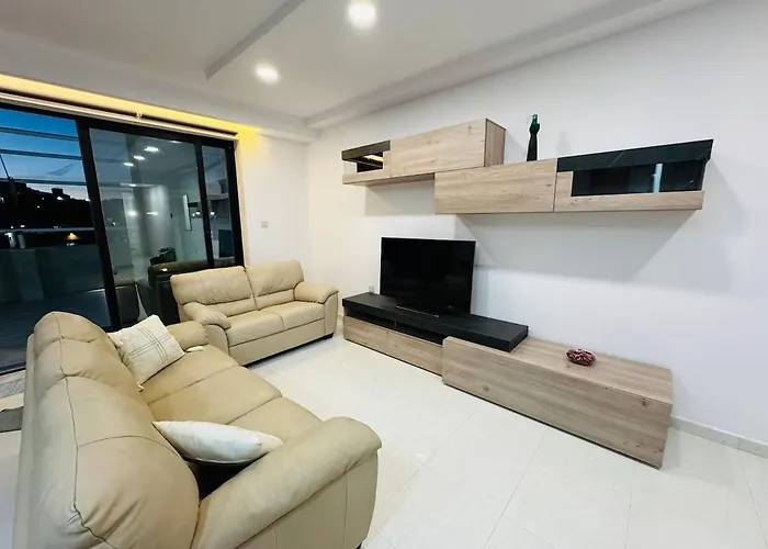 Bright And Airy Penthouse 公寓