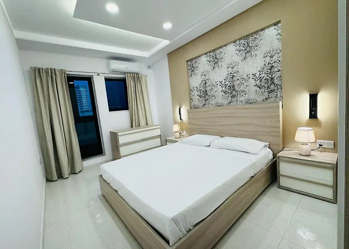 Apartment Bright And Airy Penthouse